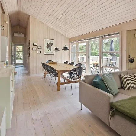 Nikoletta - 250m From The Sea By Interhome