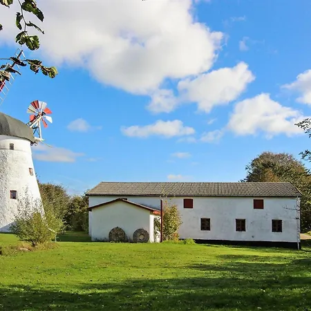 Nikoletta - 250m From The Sea By Interhome